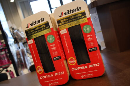 【数量限定】VITTORIA CORSA PRO TLR待望のオールブラックが入荷！