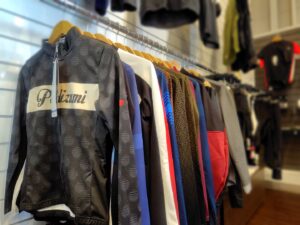 サイクルウェア旧モデルが最大50％OFF！ウェアコーナー大幅値下げセール開催中！