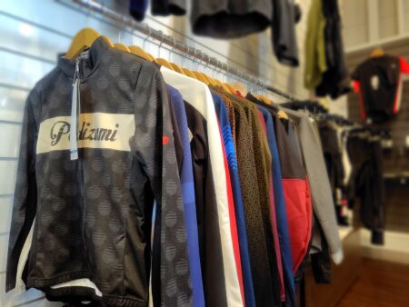 サイクルウェア旧モデルが最大50%OFF!ウェアコーナー大幅値下げセール開催中!